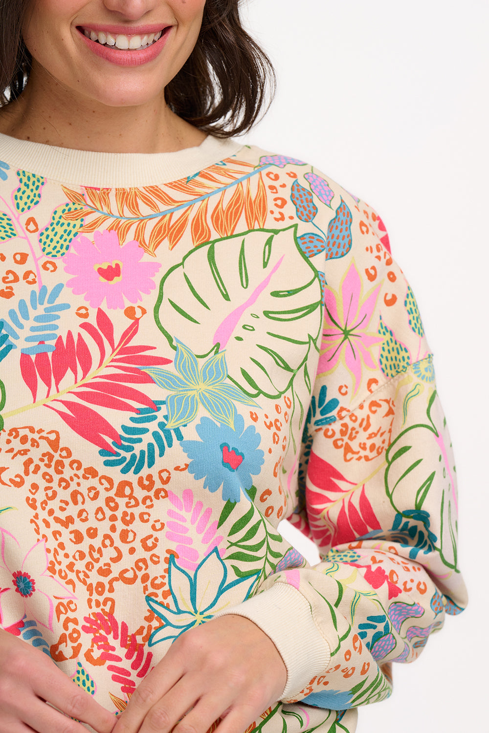 Eadie Relaxed Sweatshirt - Off-White/Multi, Painted Jungle