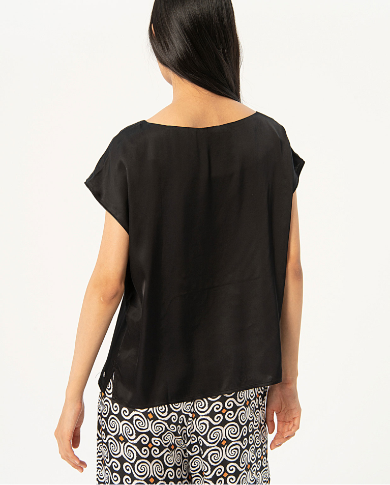 Smooth short sleeve satin t-shirt